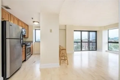 15 N Beacon St #604