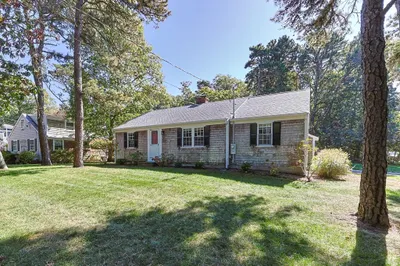 25 Robbins Road 1