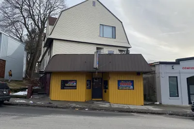 1025 Main St 1