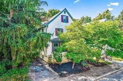 65 Arlington St #65