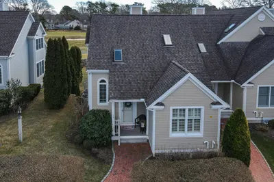 16 Quinns Way #16 1