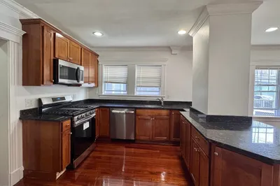 10 Woodfield St #10