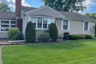 106 Deslauriers St 1