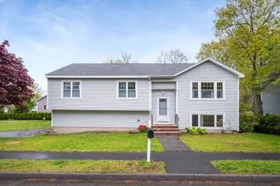 7 Nells Pond Rd