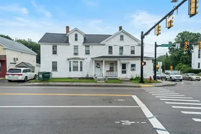 1 Hartford Ave W Ave 1