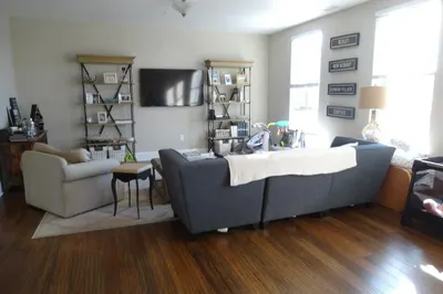 380 W Broadway #401
