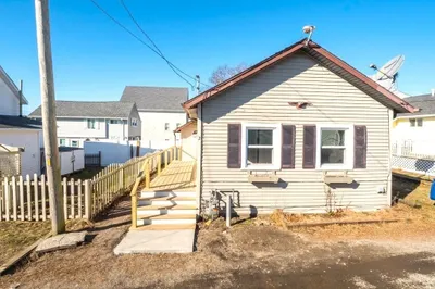 2 Chaney Ave