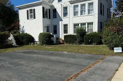 3277 Acushnet Ave 1