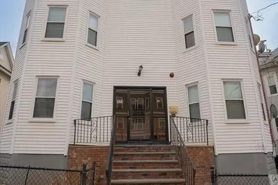 171 Hichborn St #2R 1