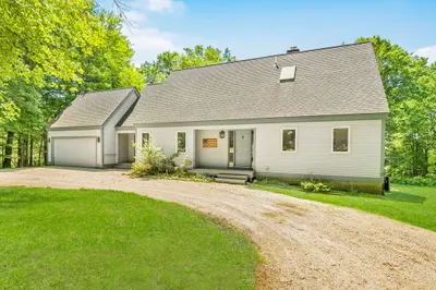 61 Meetinghouse Lane 1