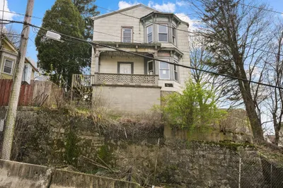 213 Weetamoe St 1