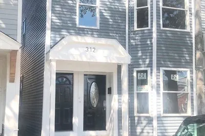 312 Chelsea St #3