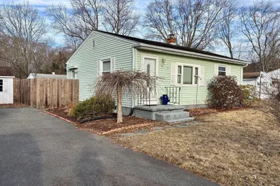 124 Newhouse St