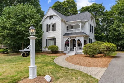 3 Bassett St