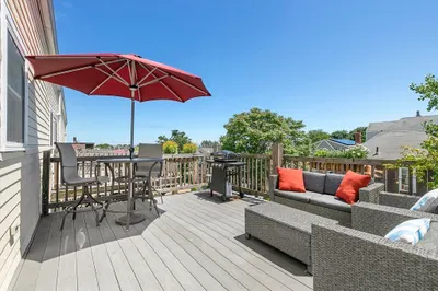 661 Bennington St #Penthouse