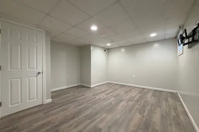 320-322 Wood Street #Room B