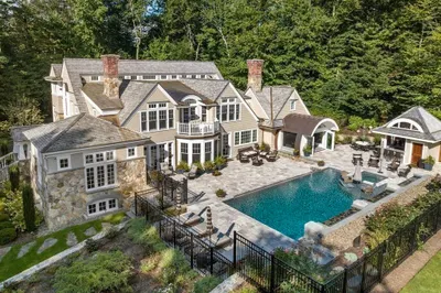 118 Farm St 1