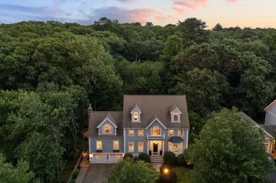10 Briarwood Ln
