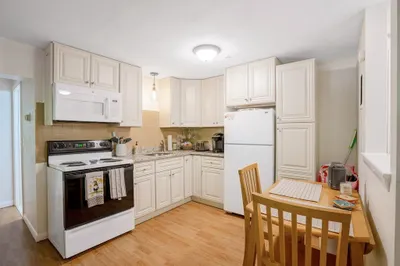 4 Williamsburg Ct #4