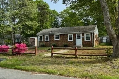 19 Sachem Dr