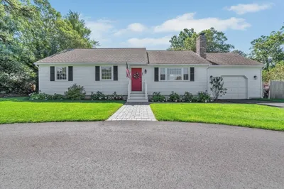 56 Sherwood Rd 1