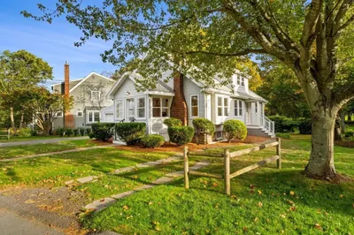 24 Vaille Ave 1