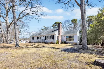 40 Hastings Ave 1