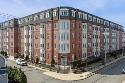120 Wyllis Ave #222 1