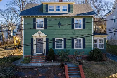 889 High St