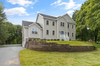 231 Salem St 1