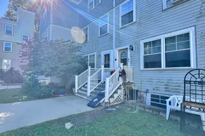 32 Cobden St #2 1