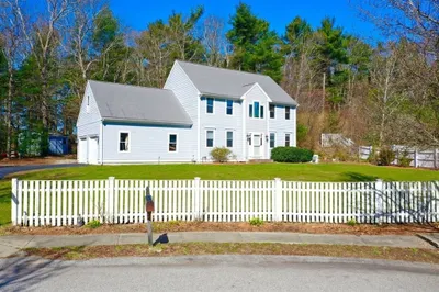 54 Lauras Ln 1