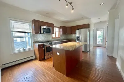 201-203 Riverside Ave #203