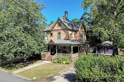 900 Metropolitan Ave 1