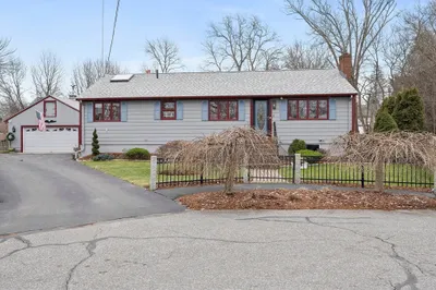 3 Welland Cir