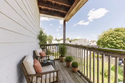 75 Easton St ##3 1