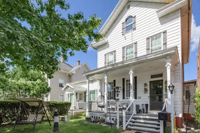187 Walnut St 1