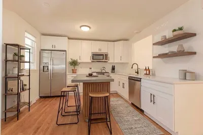 33 Lamplighter Ln #33 1
