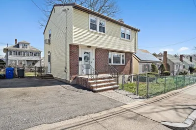 12 Ruskindale Rd