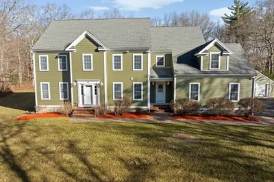 13 King Philip Way 1