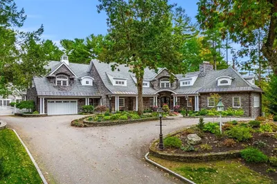 30 Coachmans Lane
