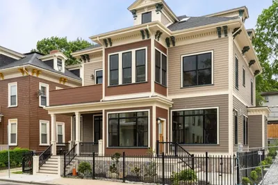 6 Howland StReet #R