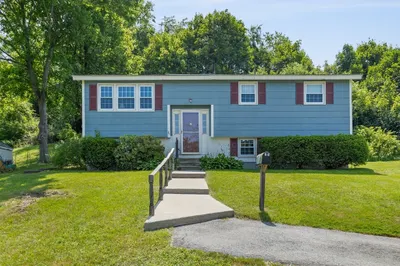 16 Winding Ln
