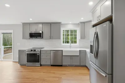 14 Elaine Dr 1