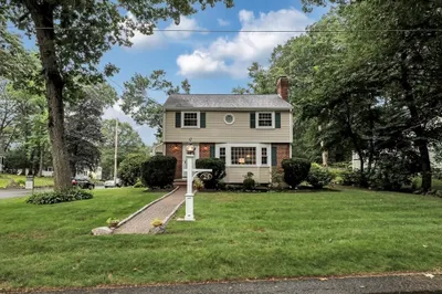 25 Coronation Dr
