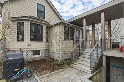 20r Adrian St #20