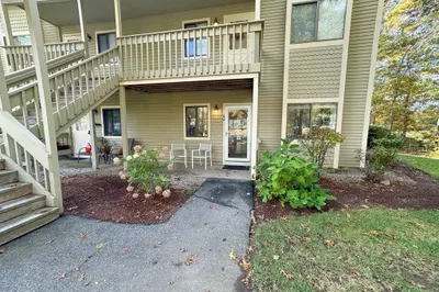 68 Eaton Ln #68 1