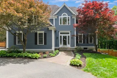1 Colonial Drive 1