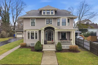411 Stewart St 1