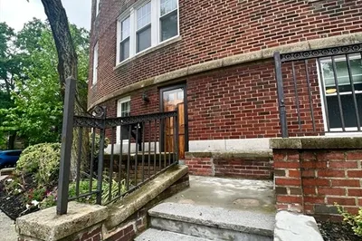 576 Washington St #7